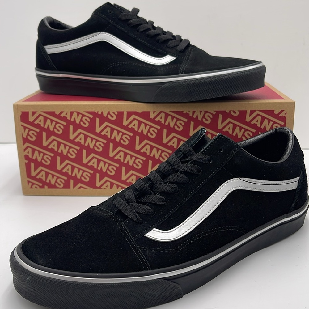 Vans Men’s Black and White Sneakers Old Skool
Metallic Black
VN000CT8BMA - Picture 15 of 16